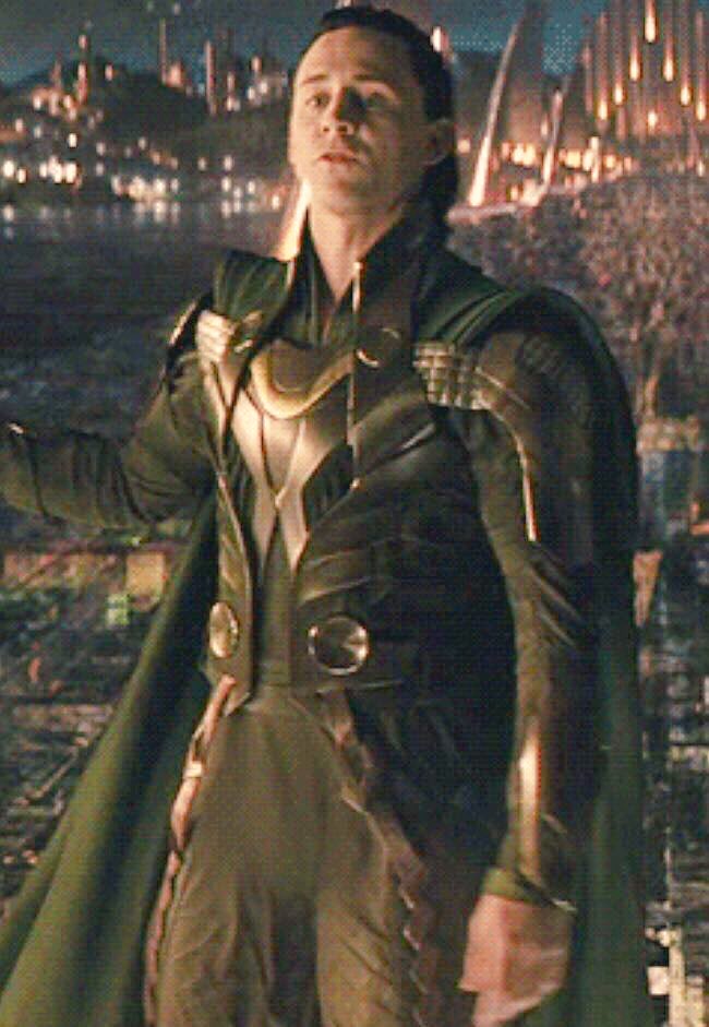 Tom Hiddleston is true big dick energy cause Marvel Studios had to CGI out ...