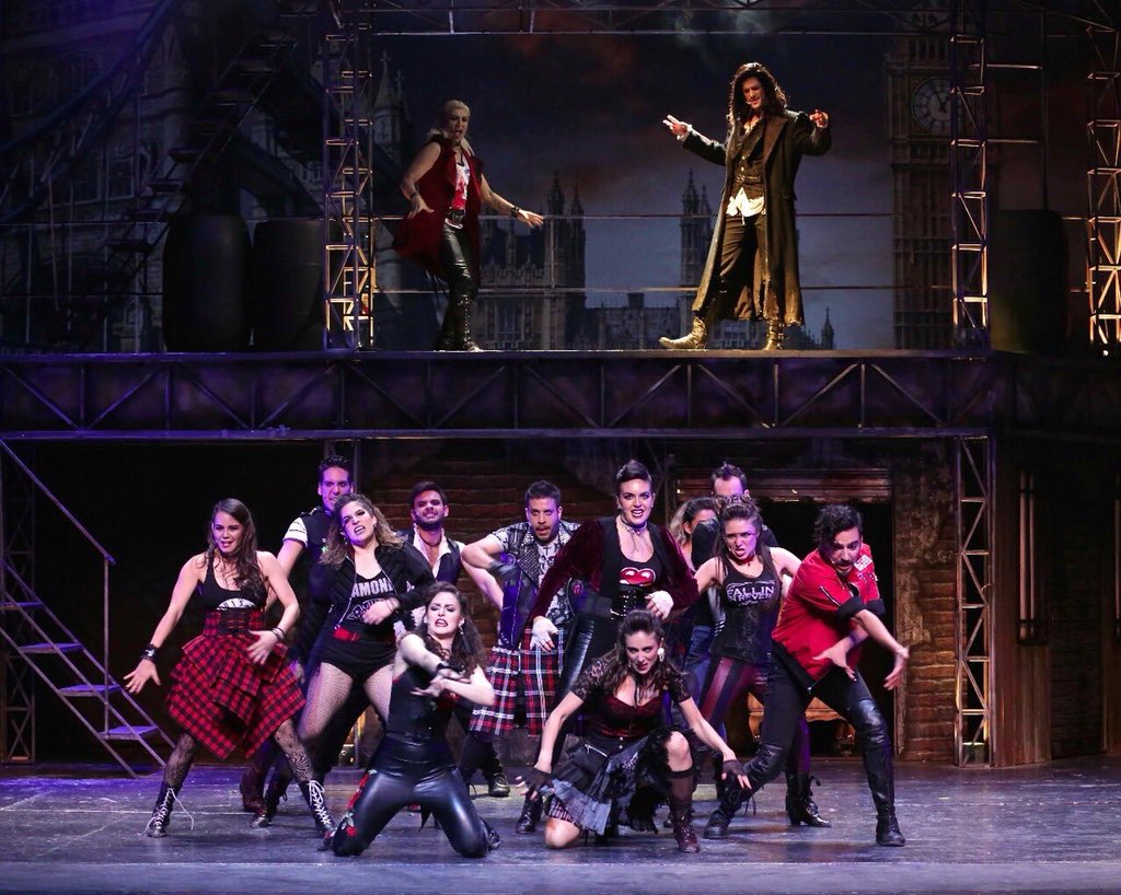 Hoy, de manera intempestiva, terminará la temporada de <a href="/jackrockstarmx/">Jack Destripador</a>. 

Me llevo toneladas de aprendizaje gracias a un maravilloso equipo creativo, y un corazón desbordante por un elenco que dejó el alma entera en el proceso y en cada función. Los amo profundamente.