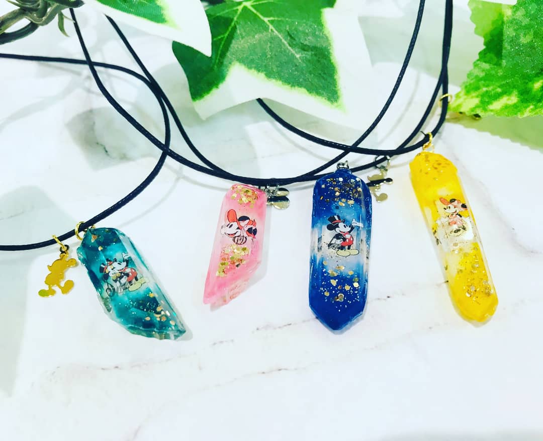 クラフトハート トーカイパレマルシェ西春店 Na Twitteru 手芸のトーカイ栄nova店です O O ディズニーのレジン 用イラストシート ヴィンテージ と鉱石が作れる当社オリジナルのプレミアム シリコンモールド ストーン を使ってスタッフさんが作ってくれた 鉱石