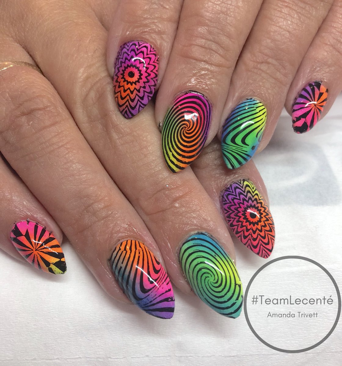 #festival #nails using <a href="/lovelecente/">Lecenté™</a> #neons &amp; #CNDShellac #showscratch <a href="/SweetSquared/">Sweet Squared</a> <a href="/SamanthaSweet/">Samantha Smith</a> <a href="/cndworld/">CND</a> #nailart #festivalnails #naildesign