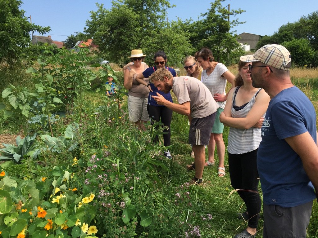 CrescendoCae's tweet photo. Soleil, convivialité, entrain, laine et teintures naturelles, forêt-jardin... On vient de réaliser une superbe étape ! #TourDesCAE De la découverte, du lien et du partage 😃👍👌#Orne https://t.co/hv2hja0WNJ