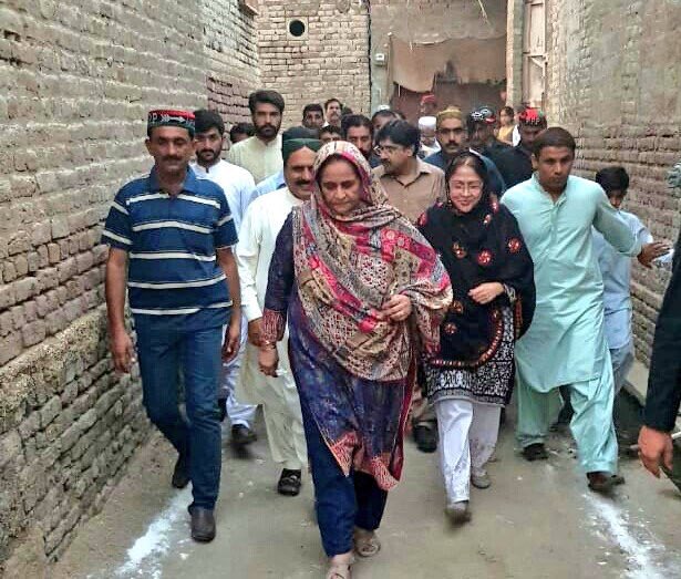 SanamNawaaZ's tweet image. PPP President Women wing @FaryalTalpurPk has started elections campaigning from #PS10 RatoDero 

#TeerKaNishan #JeetKaNishan