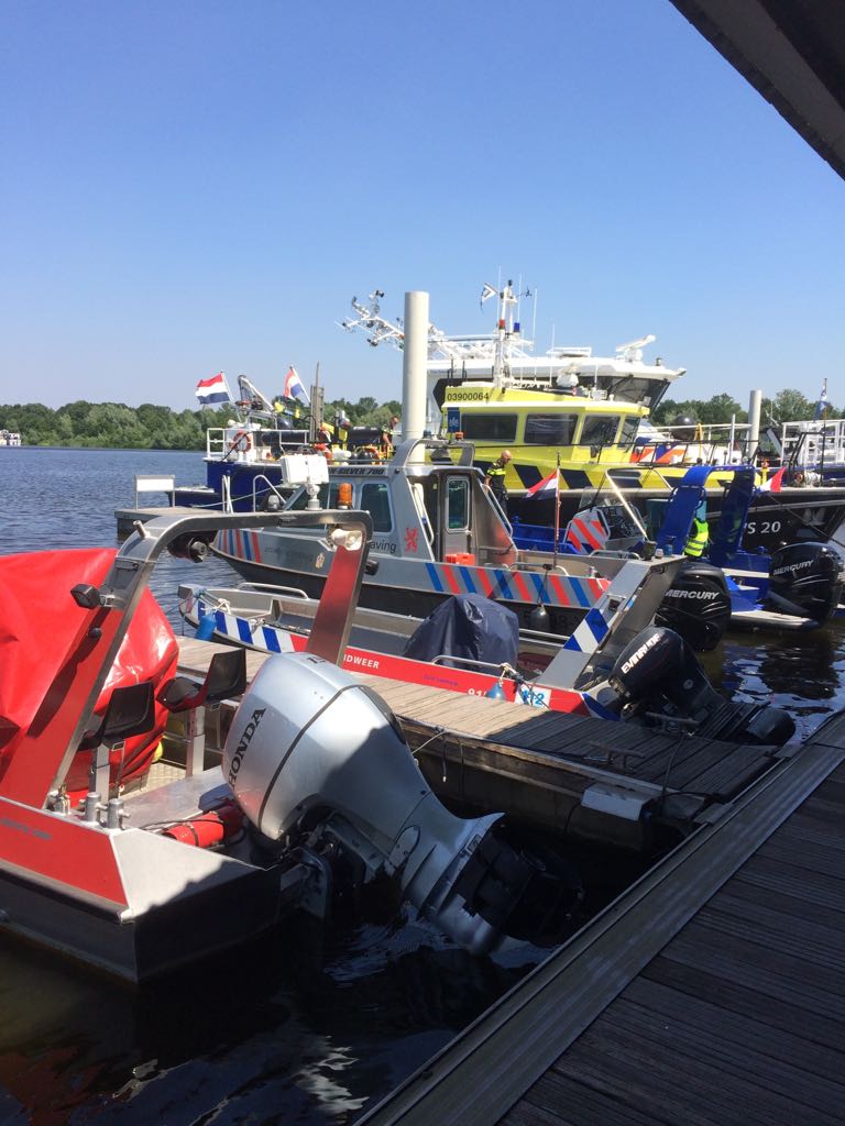 WA_Mstr_Centrum's tweet photo. Vandaag grote internationale grensoverschrijdende actie samen met België. Van Maastricht tot en met Lixhe werd op het water en land gecontroleerd. Actie was groot succes. https://t.co/hKL9EqraUS