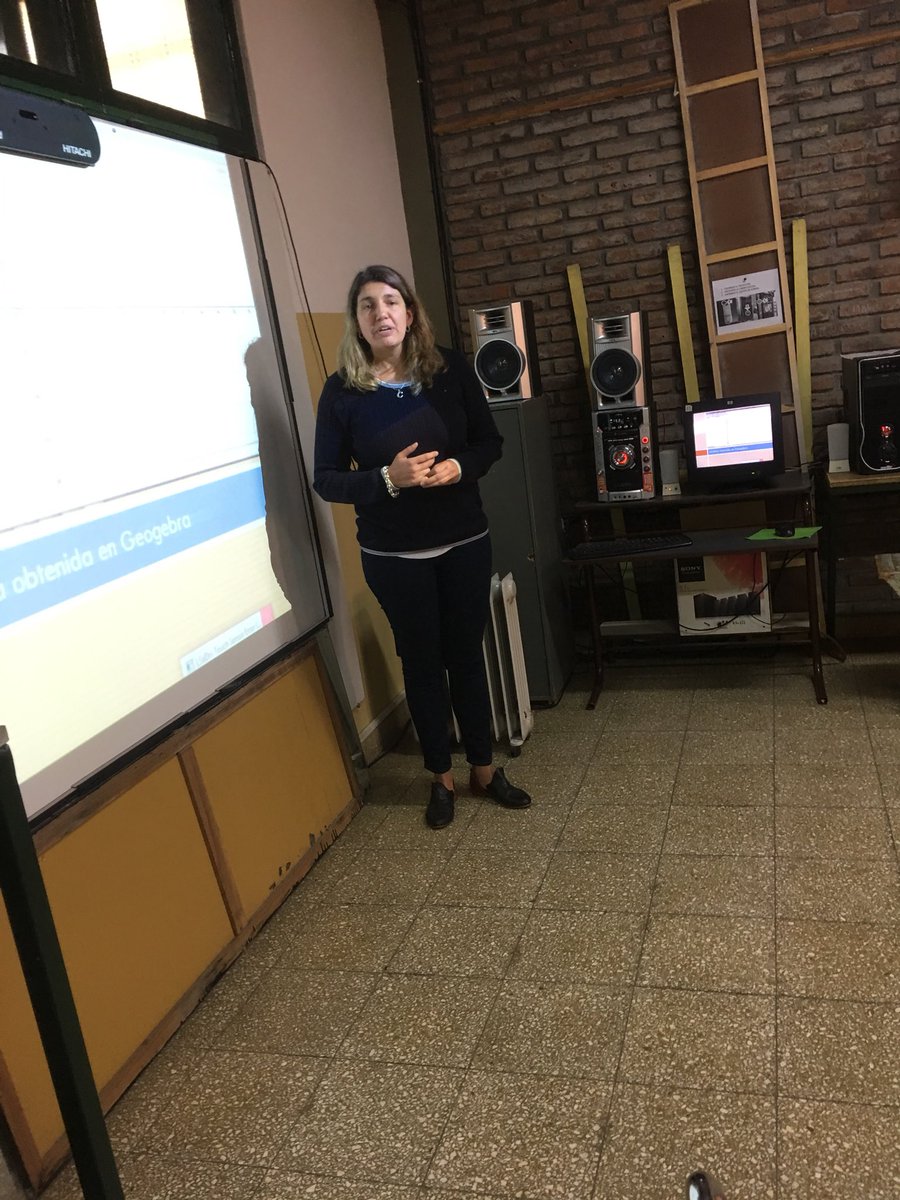 avirtual's tweet photo. La videoconferencia la vedette de los coloquios!!! Gracias Carmen, Cecilia, Magdalena y Cristina!!!! Supertutoras virtuales!!! #postitulos @claucasariego https://t.co/hf5WpTPG5l
