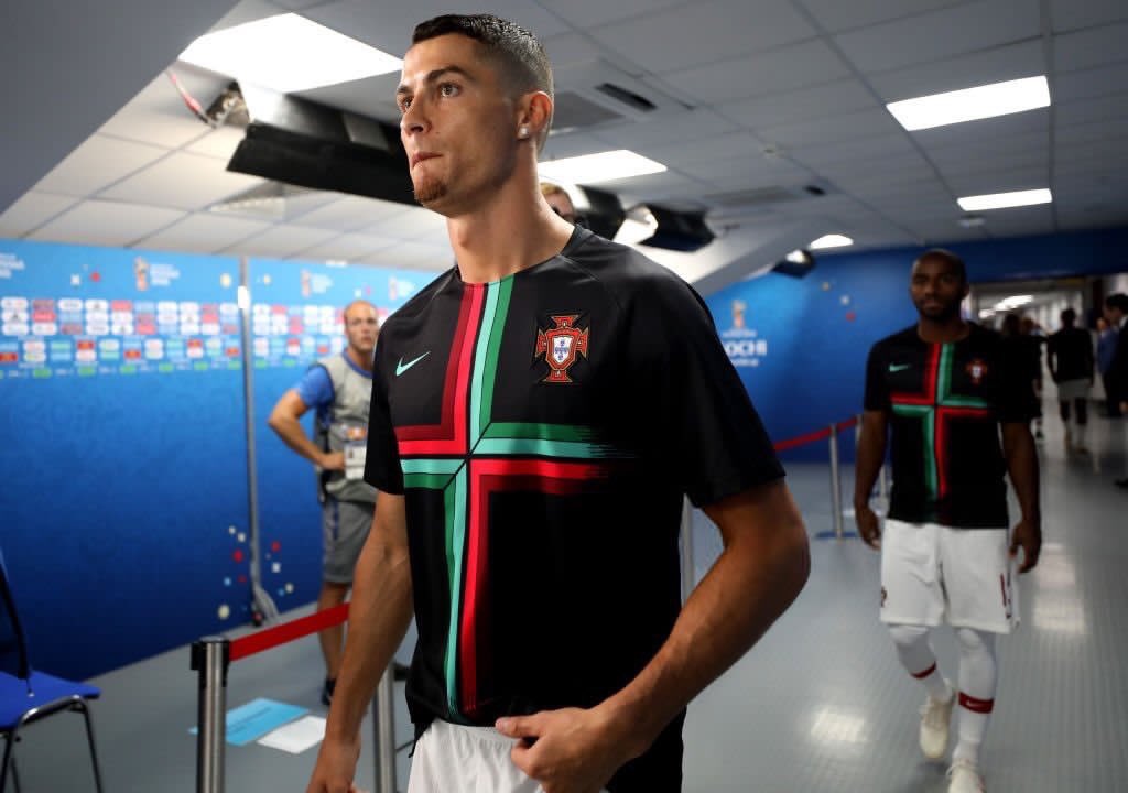 RMADailyNews's tweet photo. رسميا .. الفيفا يختار كريستيانو رونالدو أفضل لاعب فى دور المجموعات لكأس العالم ٢٠١٨. 

#كريستيانو_رونالدو https://t.co/uZYhZiVCUo