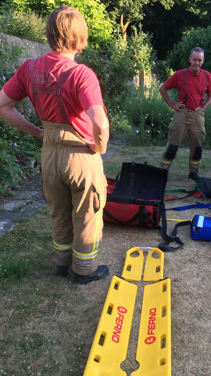 BANES_Fire's tweet image. Green watch on tonight, we’ve just been to assist ambulance service with a confined space extrication and a gain entry. #keysafe #mibsstretcher