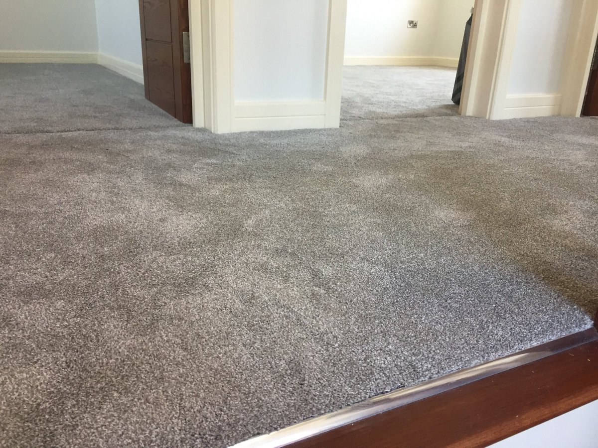 Alphuvx_DeeX's tweet photo. @AbingdonCarpets lasting romance in this newly refurbished home👍 https://t.co/J4RIWdfBfN