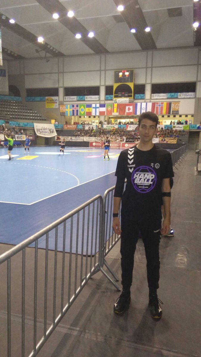 BalonmanoSoria's tweet photo. Nuestro portero Guillermo Villanueva ha sido elegido para disputar el partido de las estrellas de la @GranollersCup. 💪💪💪💪👏👏👏👏

#VamosAmarillos
#JugamosyFormamos
#Soria
#balonmano
#GCup2018 https://t.co/cadwLbOMtf