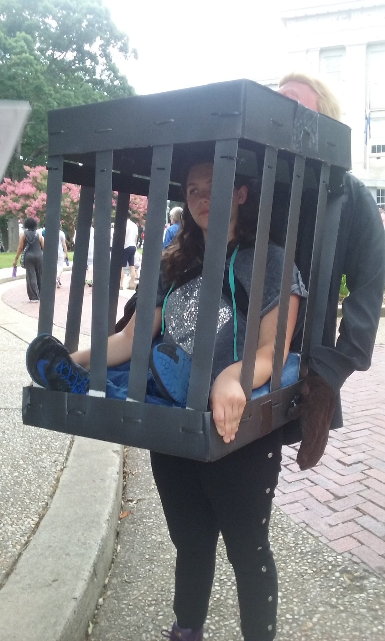 Dg97CsYX4AcAP-V?format=jpg&name=large