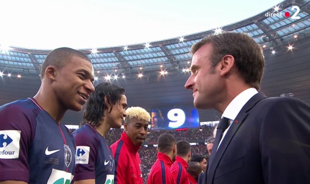 012_pa's tweet photo. Today it's all PSG players scoring
Dimaria
Mbappe
Cavani

#URUPOR
#FRAARG 
#WorldCup 
 
French football been dropping bombs on y'all today 😂😂😂

#FiereDetreBleus 🇫🇷✌ https://t.co/uYBUBF21J0