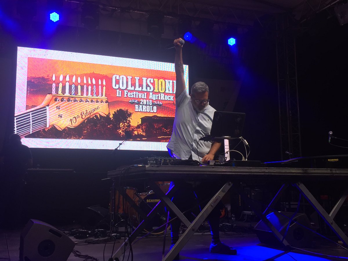 SmemoOfficial's tweet photo. Qua a @Collisioni si balla tutta la notte con @frankiehinrgmc 😎🎶 #Smemo2019 @Zelig_Official https://t.co/92BH9sB5y7