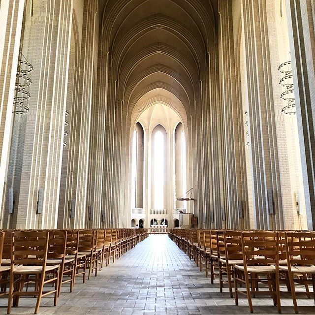 ChrisElward's tweet photo. Such an impressive building 🙏 #CPH https://t.co/vvIVIszJOt https://t.co/VNK0KWO7Ly