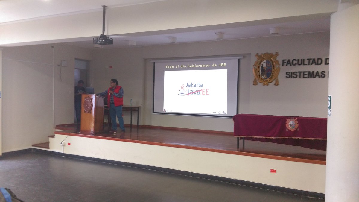acelopezco's tweet photo. Buenas sesiones en la mañana de #JavaDayPeru18 con @miguelcordovam (Robots Lego) @MkHeck (Prog. Reactiva en #Java) @edivargas (Telefonía Virtual con #JEE) https://t.co/RFbUDkArfY