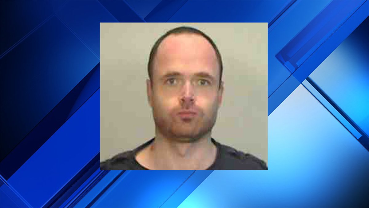 Homeless man sentenced to prison for airline stowaway attempt bit.ly/2Kvc0sx https://t.co/nbGHHOaK7F