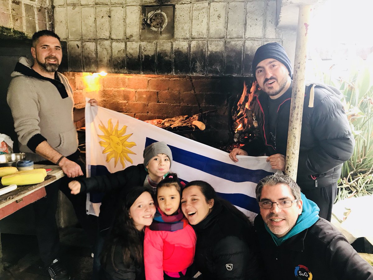 FMCDelmaster's tweet image. Desde el Prado alentando a la celeste #mundialporlatele
