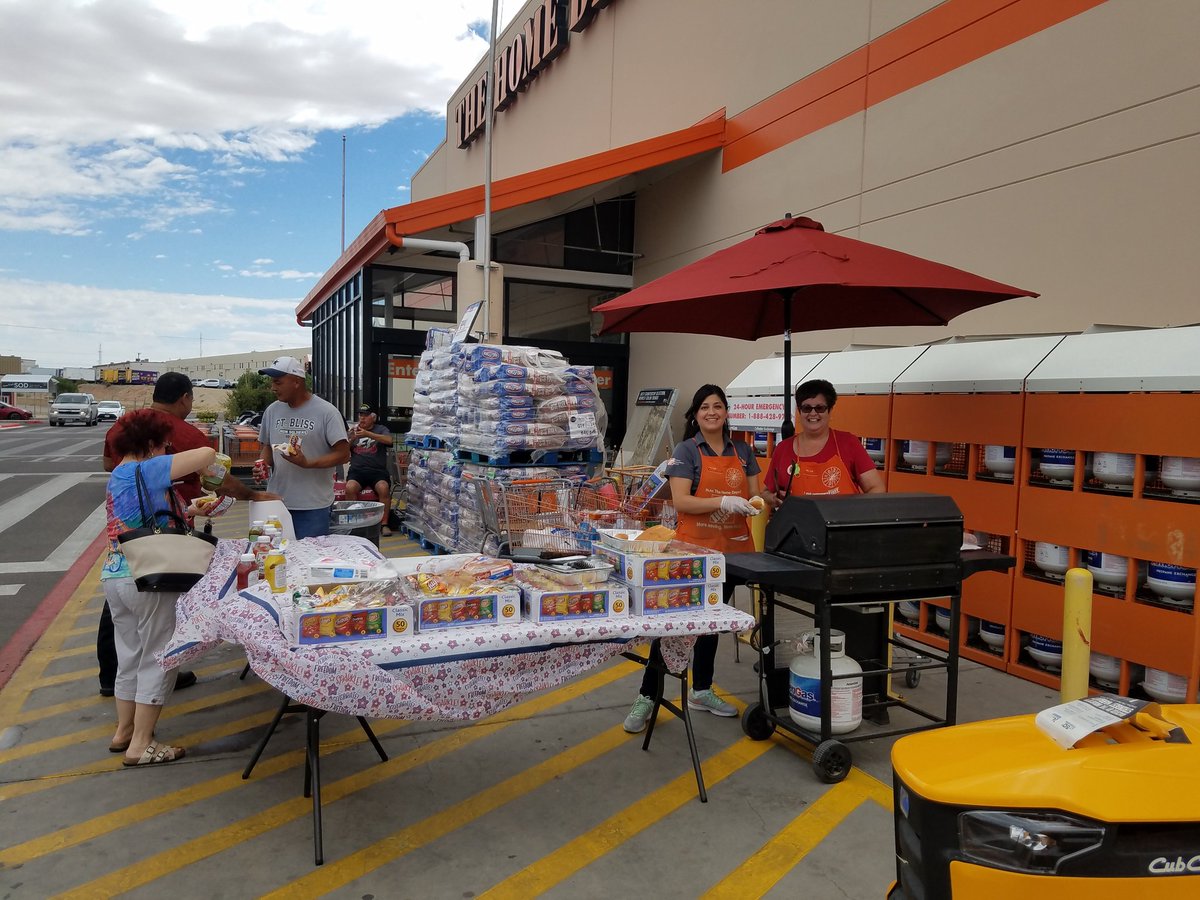 Taking care of our Customers here at 522😎,Thank you Delia and Christina!!