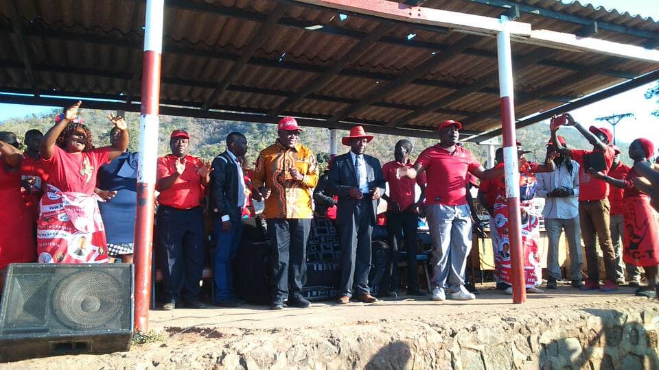 Tendai Biti addressing a MDC Alliance rally in Shamva - 30 June 2018 

#MDCAlliance #TendaiBiti #Shamva #ZimCampaign2018 #ZimElections2018 #ElectionsZw #Biti