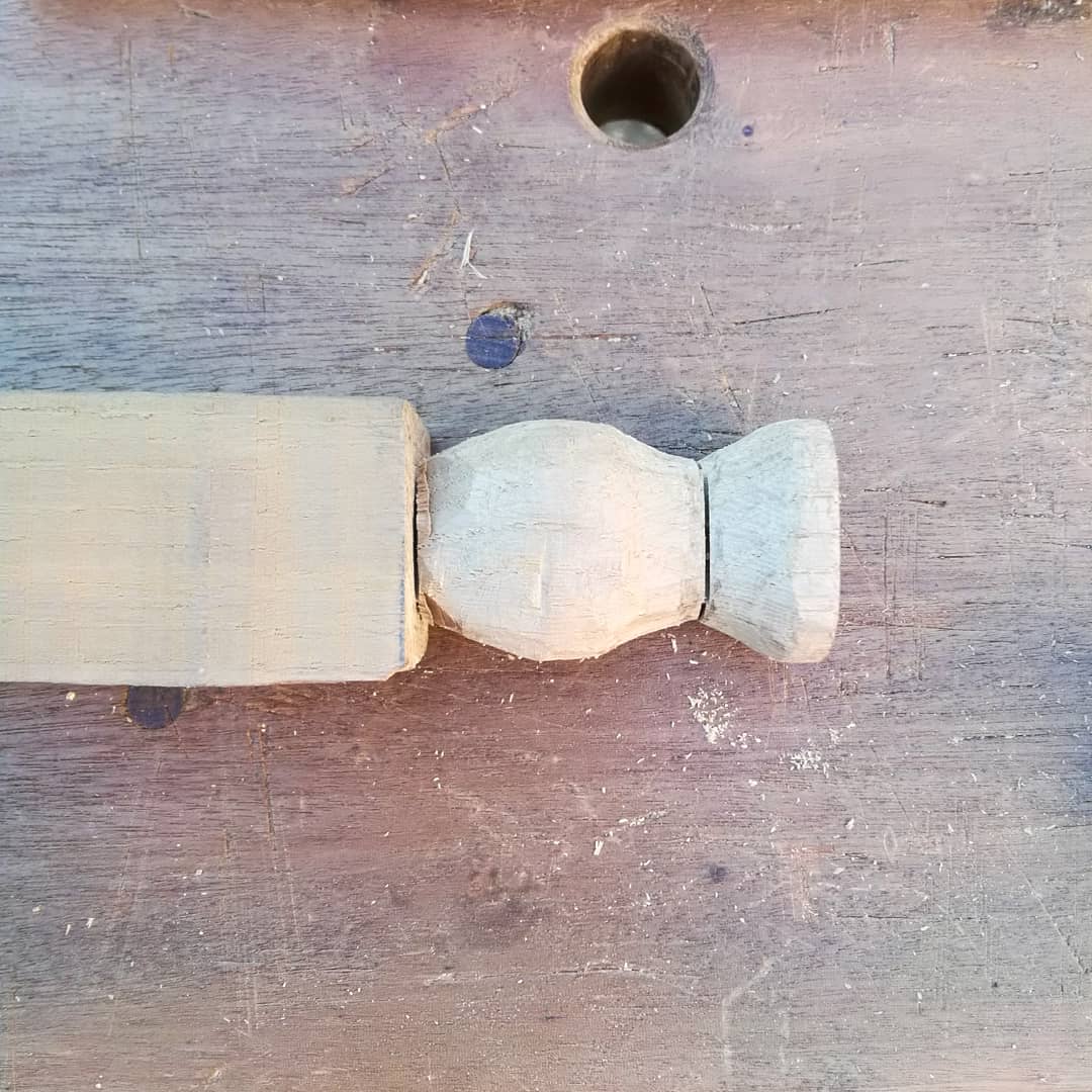 custombuilds14's tweet photo. Making knobs for the bowsaw without a lathe, not easy 🤔 #woodworking #unpluggedwoodworking #framesaw #bandsaw #diy #handtools https://t.co/nbglTdnpeC