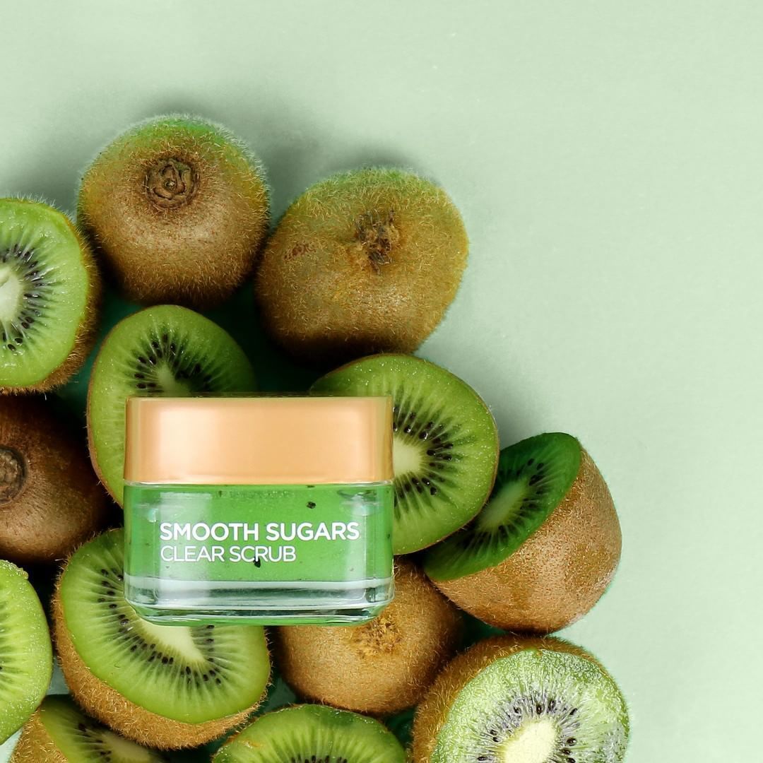 maquibeauty_it's tweet image. Vuoi coccolare la tua pelle? I nuovi #esfolianti agli zuccheri fini sono perfetti! 🥝🥝
Questo scrub contiene semi di kiwi, olio essenziale di menta, citronella e zucchero di origine 100% naturale. 
Anche Loreal fa parte dei nostri #saldi 3x2!
🔺maquibeauty.it/loreal-paris-e…
