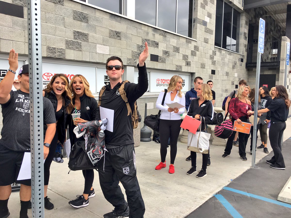 LAKingsIceCrew's tweet photo. It's #KICaudition day 1!!! Good luck to everyone trying out!! #GoKingsGo https://t.co/GqUbjv4IAf