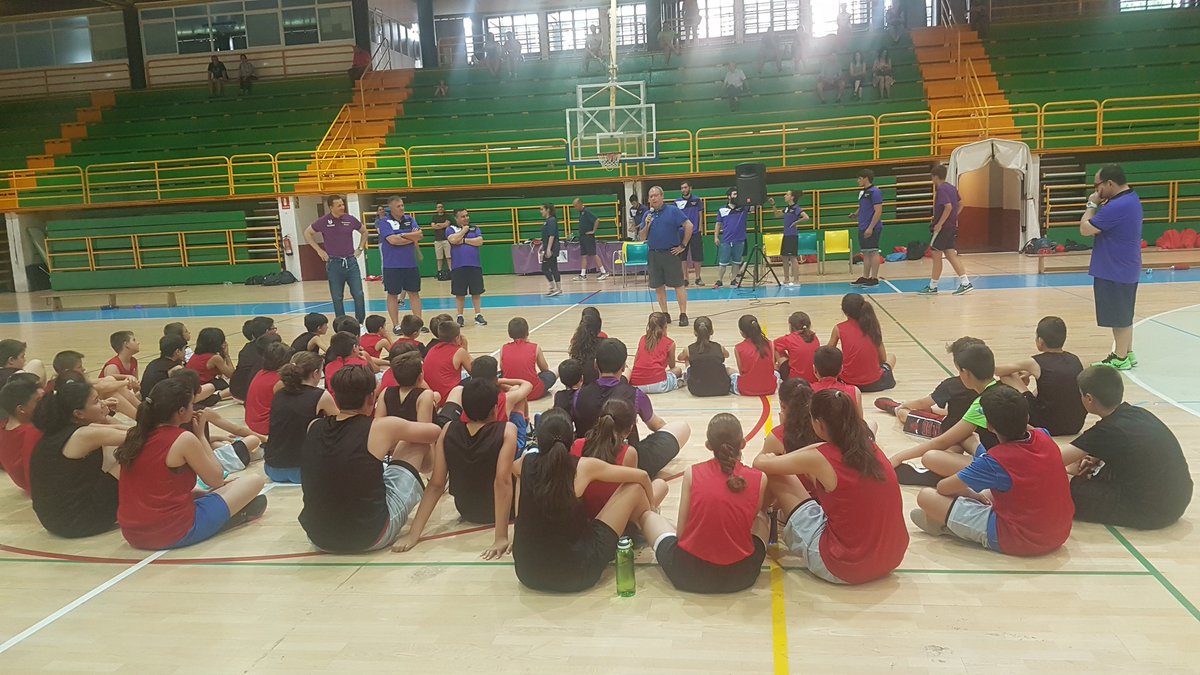 GuadaBasket's tweet photo. Broche final a una gran temporada de la cantera y del campus #GBSummer con la presencia de @RomanPeinado11 y Charly Sainz de Aja.
Las recomendaciones de Charly:
1-Que os guste
2-Compromiso
3-Disciplina
4-La + importante:Mejorar.
#SomosCantera https://t.co/8Y0CkPW1d7