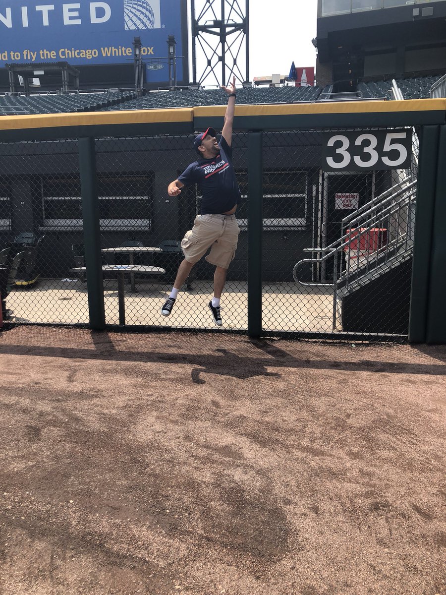 jamjrtweet's tweet photo. I’d totally be able to rob a homer #Soxgrinderbash https://t.co/mZzDmr3Q0q