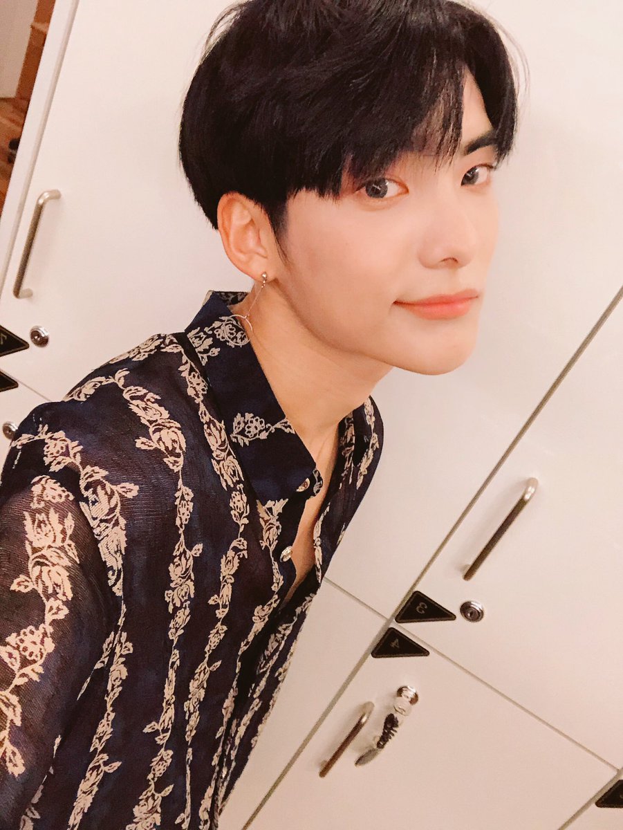 official_ACE7's tweet photo. [#JUN_Diary] 
퇴근길에 플레이리스트를 보다 한참 많이 불렀던 노래가 생각이 났다. '그대만의 것' 가사도 참 좋고 내 연습생 시절 또 하나의 18번이었던 곡😊 덕분에 그날들의 향수가 떠오르면서 그립기도 하고 뭔가 따뜻한 느낌을 받는다. 좋다 오랜만에 들어도. 

#TAKE_ME_HIGHER #ACE #에이스 https://t.co/pc1duKgQ2G