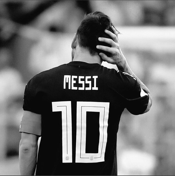 agusbernard22's tweet photo. #PorMessi Hoy, pongamos la foto de él en su honor🇦🇷 https://t.co/3UzwMq8Wge