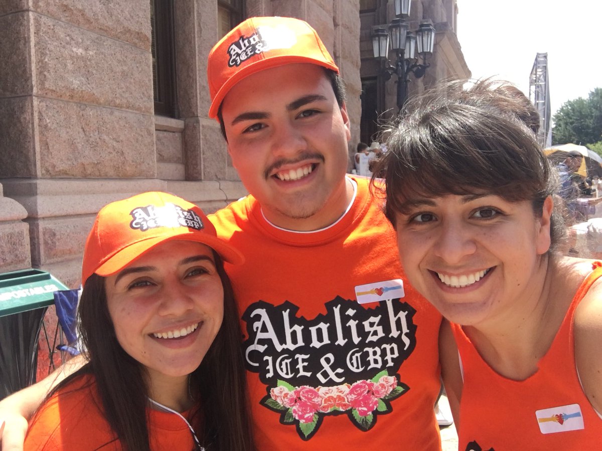 dreamelder's tweet image. Getting ready to demand #FreedomForImmigrants #AbolishICE #AbolishCBP