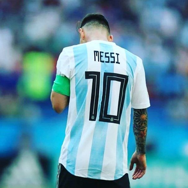 mslittlefrancy's tweet photo. "Eccolo!!! Sempre lui, il Dio del calcio #Messi"
Solo ora ho realizzato che non sentirò mai più queste parole dalla voce di @RealPiccinini... tristezza!!!
#FRAARG #WorldCup #MondialiMediaset @Sport_Mediaset https://t.co/B5BLnIZRLf