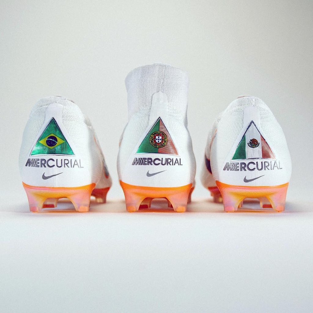 FutbolWorId's tweet image. GIVEAWAY: If Cristiano Ronaldo scores against Uruguay, we will give away a pair of Nike Mercurials of your choice. 

To win:
1. RT &amp;amp; Like this tweet
2. Follow us.

Good luck 💪🏼