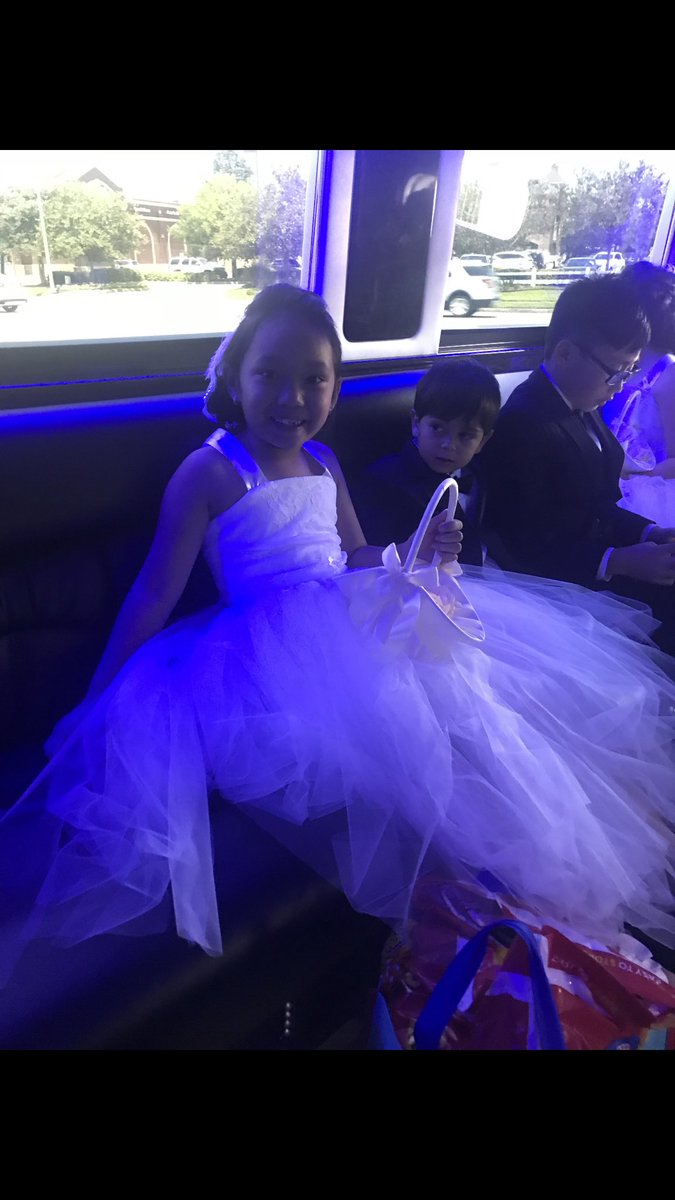 iHateCammm's tweet photo. #Molly #PartyBus #MiniBride https://t.co/ou71XgOuuD