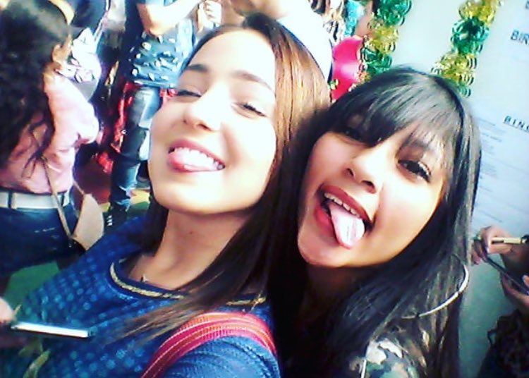 cfmharessa's tweet photo. Mharessa com alguns fãz hoje na Festa Junina do Colégio Haya 💗 https://t.co/8SAeqYkbZR