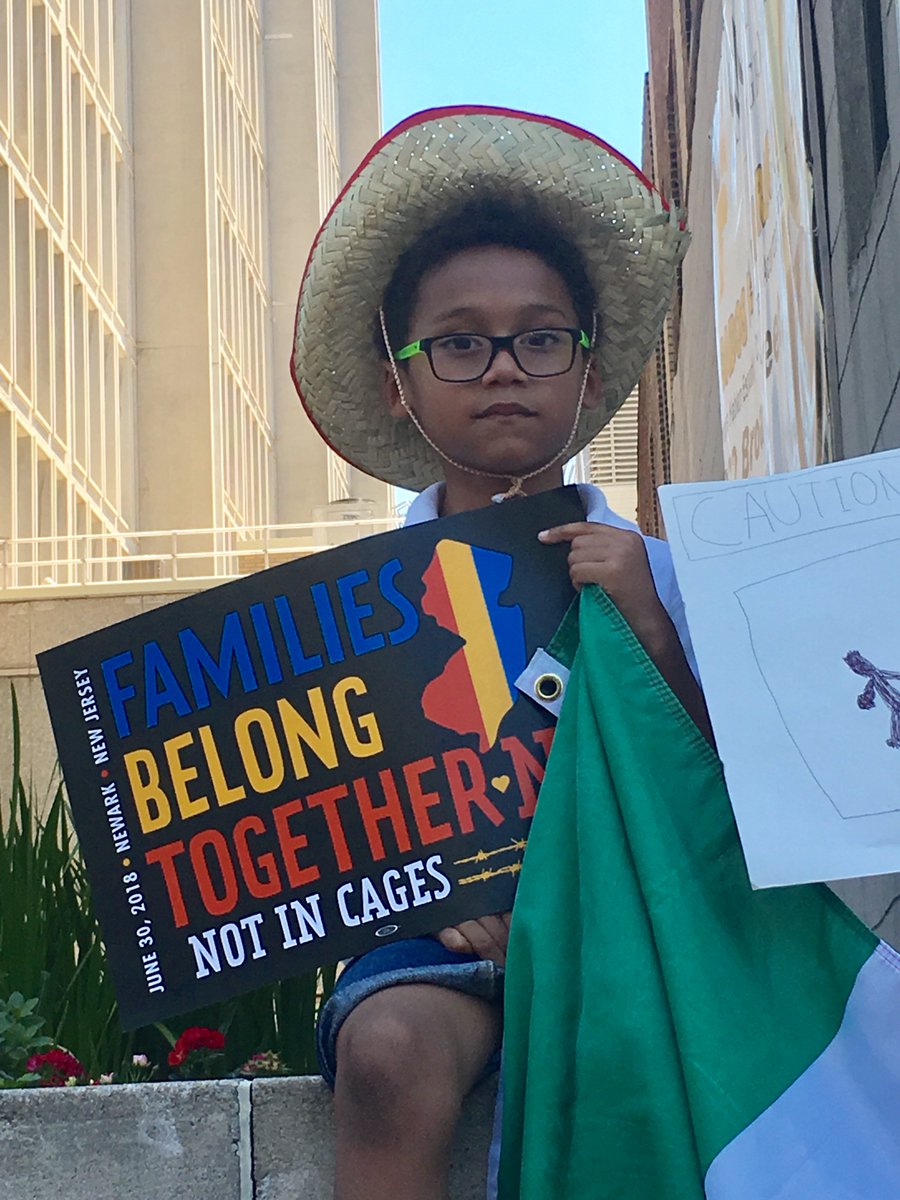 ginanrauf's tweet image. #FamiliesBelongTogetherMarch #FamiliesBelongTogether From the March in Newark, NJ...... the dignity of a child standing up for family unity. What a champ!