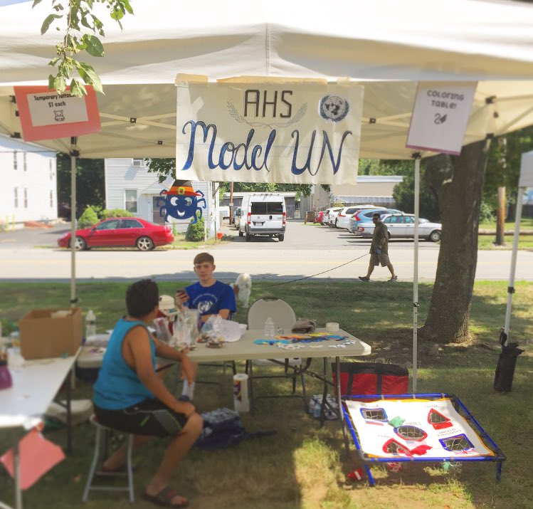 ashlandMUN's tweet image. The MUN’s first time at the Ashland Farmers Market was a success! We wanted to thank everyone who visited our booth and we loved playing UN Bean Bag Toss with you! Thank you, @AshlandMAFM for having us, we can’t wait to do it in August!