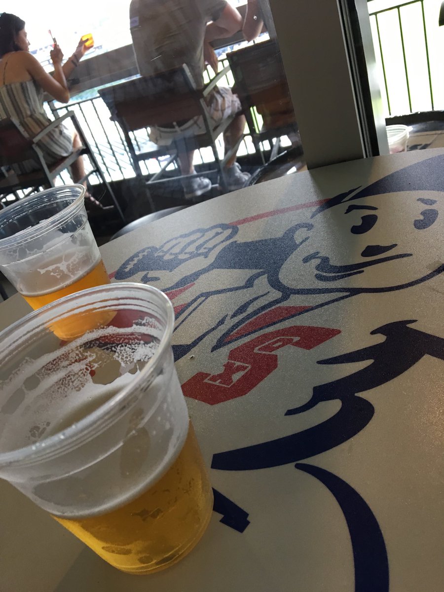 JenStojanovich's tweet photo. Ending the day with the @RevBrewChicago tasting #Soxgrinderbash https://t.co/wzFbKlsJGO