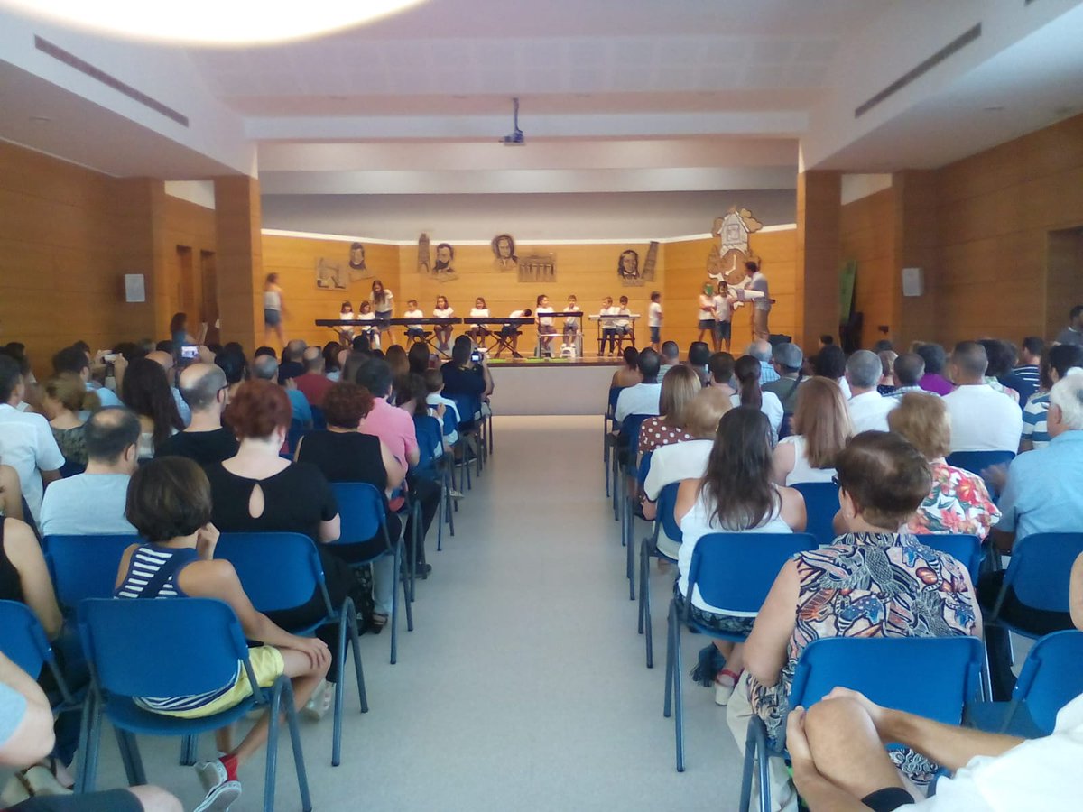 cole_sagrada's tweet photo. 🎶 El  nostre saló d'actes s'ha omplit de música de 🎻i 🎹. L'alumnat i professorat de l'escola Art Espai de Música ha celebrat ací les audicions de final de curs. Felicitats, artistes!👏👏 @RuizCliment @nandis_ma @ClariCristina @21artal @SevalMajo @AmparoSantamar7 @cecosba https://t.co/nqcbr6N8cj