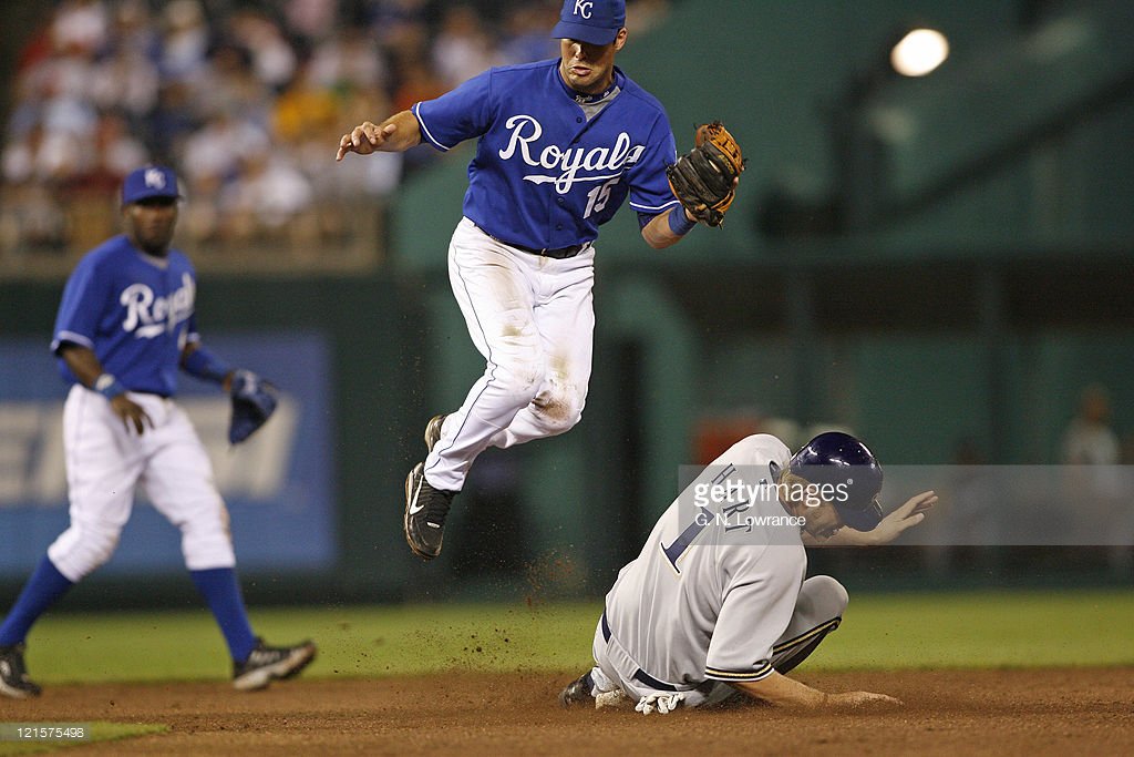 Happy Birthday to former Kansas City Royals player Mark Grudzielanek(2006-2008), who turns 48 today! 