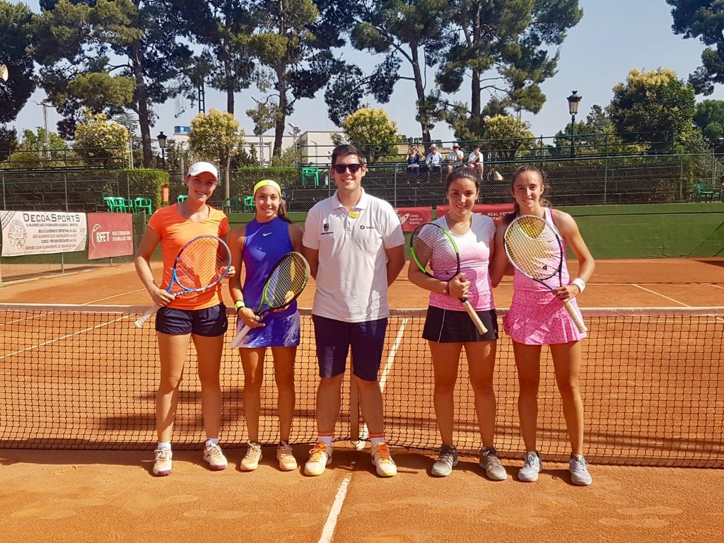 stctenis's tweet photo. Final de dobles del Campeonato de España Júnior de Tenis #RFETestenis🎾🇪🇸 en Stadium Casablanca:

Rosa Vicens y Paula Arias se proclaman campeonas 🏆🏆 tras derrotar a Aina Plana y Gemma Lairón por 7-5/6-3. https://t.co/Ve1CwWHsi4