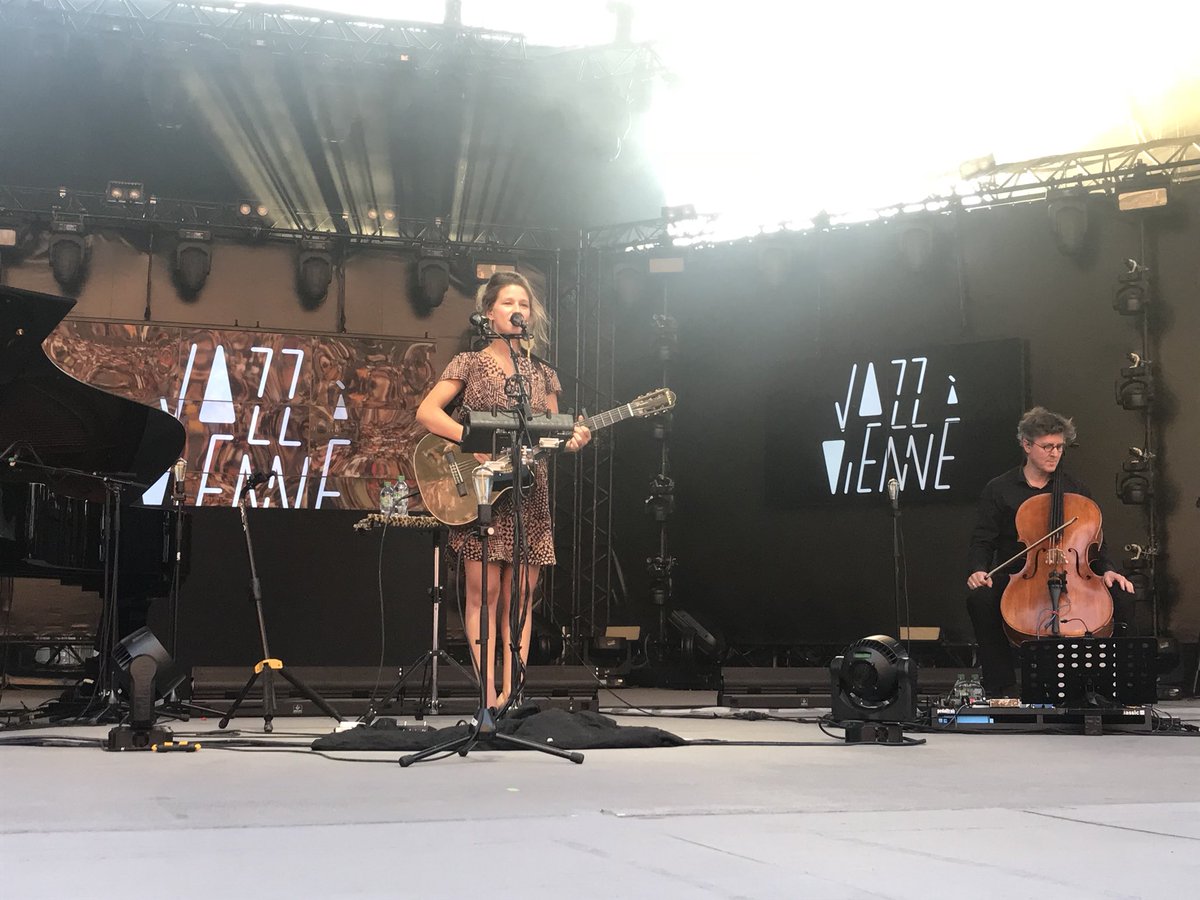 AltitudeBMWMINI's tweet photo. #WeAreAltitude #JAZZaVIENNE #JAV2018 #jazz
C’est parti pour le #concert de SELAH SUE 🎸🎼🎷
Au Théâtre Antique de Vienne !!!
#Raggamuffin #VoixEcorchee #groove #RegardTranslucide #SelahSue
#AltitudeEstAttacheALaCulture https://t.co/mrx34DfhIZ