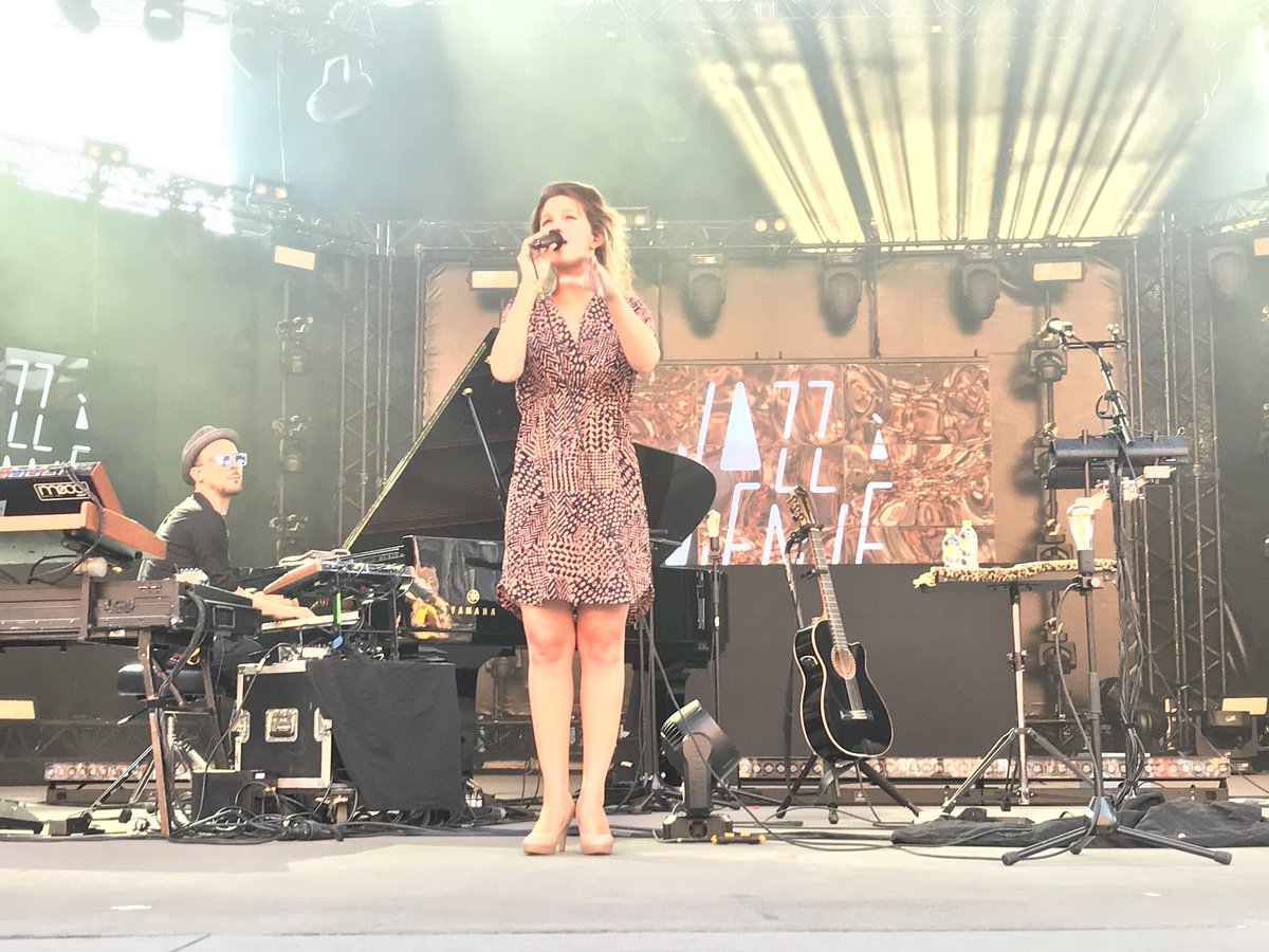 AltitudeBMWMINI's tweet photo. #WeAreAltitude #JAZZaVIENNE #JAV2018 #jazz
C’est parti pour le #concert de SELAH SUE 🎸🎼🎷
Au Théâtre Antique de Vienne !!!
#Raggamuffin #VoixEcorchee #groove #RegardTranslucide #SelahSue
#AltitudeEstAttacheALaCulture https://t.co/mrx34DfhIZ