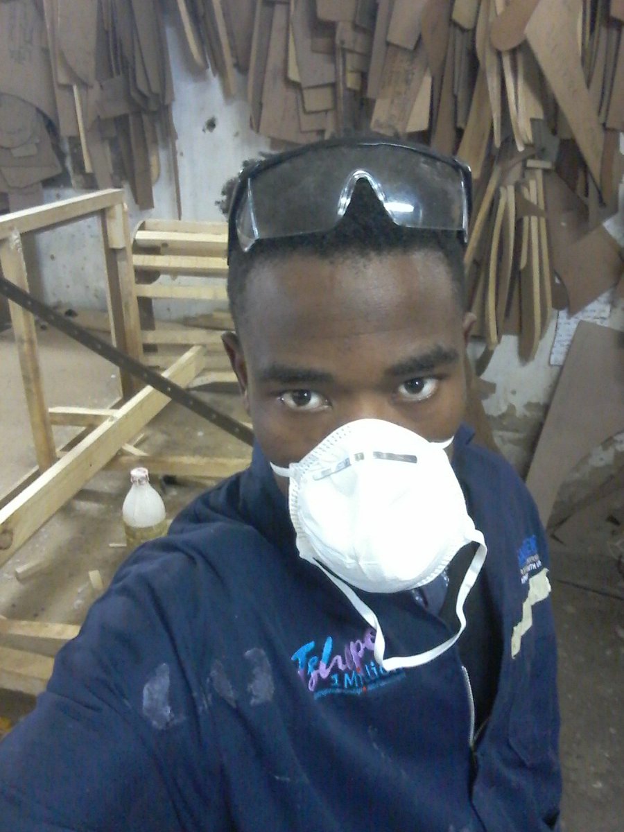 Johanneslesib13's tweet photo. Hi..My name is Johannes am currently unemployed..am I did a course in furniture making..I do repairs an i also design an make    couches ur desire...plz help a Black Man to put some FOOD🍞🍞🍲 on the table..

Plz retweet someone met like what i do
Contact:0634155708 https://t.co/fAtJAjOhEJ
