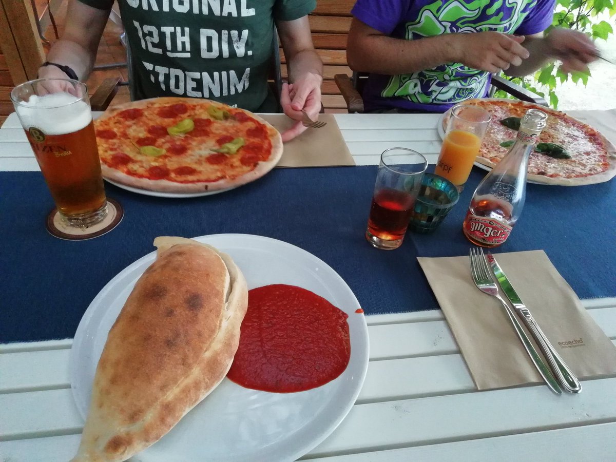 Erstmal eine  kleine Pizza zum Abendessen 🇮🇪 <a href="/huskywo/">Siberian</a> <a href="/Argon1001/">Argon</a>