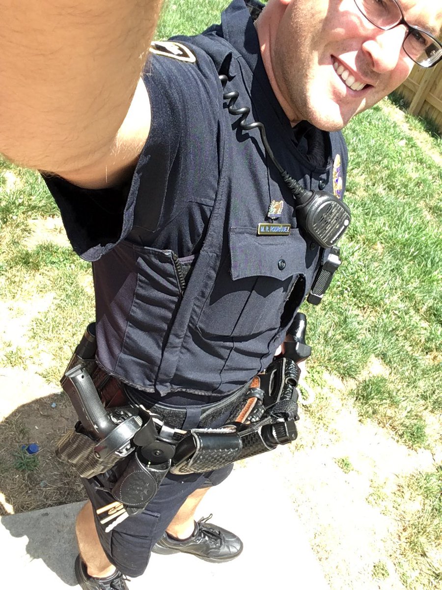 Rocking the shorts on this HOT day. And I never wear shorts! Real feel 103 degrees out!  
☀️👮🏻😓

#copshorts #toohot <a href="/ColumbiaPD/">ColumbiaPD</a>
