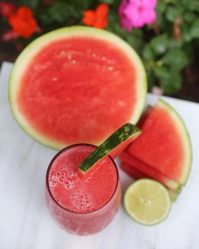 BourbonBellePR's tweet photo. It’s hot Ya’ll! Stay hydrated. I’m a fan of “Adult Hydration” with my DIY Watermelon Shandy. Recipe link in bio. Drink is also a mocktail (w/o local beer) for the kiddos or needing vitamins stat! Cheers! 🍉🍋🍻 #localbeer #juicing #f52red #shandy #summer https://t.co/V1Hou0uYgz