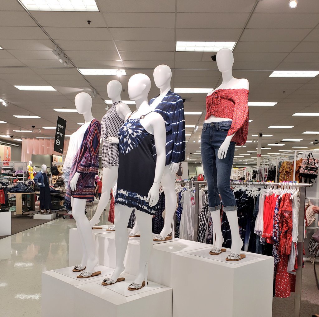 JaclynMHill's tweet photo. What are you wearing on the 4th? Red, White, and Blue all the way!! #D117NeverComesUpSHORT #SummersASHORTTime @jamaal_edwards @A_Leigh_ @JulieEnglar @t1515 @Gregory7749 https://t.co/d5P3sb8cKF