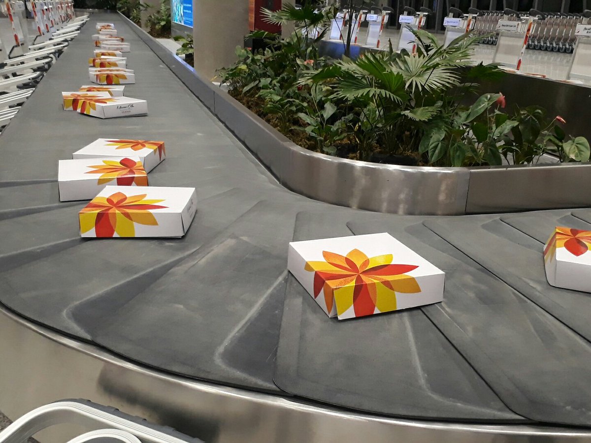 MactanCebuAirpt's tweet photo. Our welcome gift to our first passengers! #ExperienceTheWarmthOfCebu https://t.co/PqBhNmyQj2