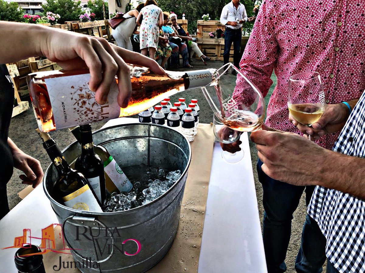 Continuamos celebrando el mejor ejemplo de enoturismo. Hoy pasamos por Bodegas <a href="/vinosbsi/">Bodegas BSI</a>
🍇🍷
.
#MúsicaEntreVinos #Enoturismo #SomosDOJumilla 🍷🎷🎺🎸🍷