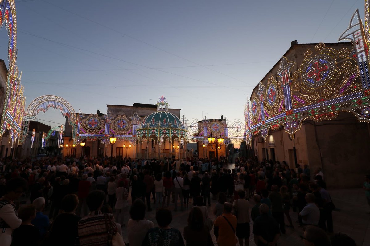 LCDbymatdecagna's tweet photo. Salice Salentino 2018 #luminariedecagna #ledlights #weareinpuglia #weareinsalento #solodecagna #numari #festepatronalisalento #festepatronali #estate2018 #Salento https://t.co/n0NcRL9LWi