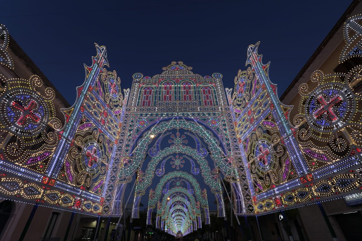 LCDbymatdecagna's tweet photo. Salice Salentino 2018 #luminariedecagna #ledlights #weareinpuglia #weareinsalento #solodecagna #numari #festepatronalisalento #festepatronali #estate2018 #Salento https://t.co/n0NcRL9LWi